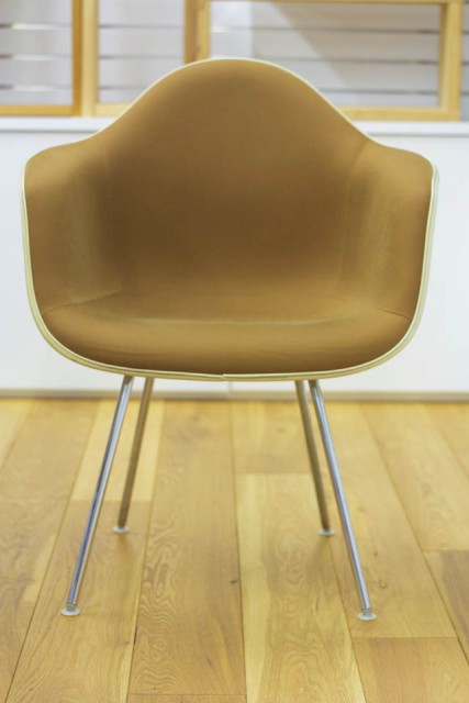 HermanMillerのチェア “Eames Shell Armchair” 